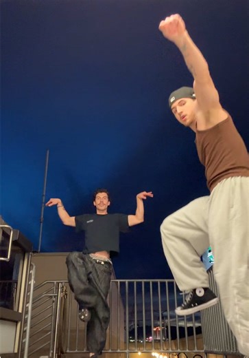 Will be running this back 😮‍💨 @Anthony (Dc: @steveythompson_) #duo #dance #fyp