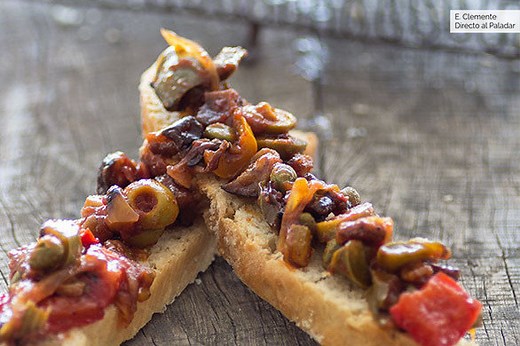 Caponata siciliana: la receta tradicional que revolucionará tu aperitivo (o te apañará la cena)