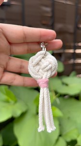 30K views · 802 reactions | Tutorial llavero de macramé con nudo Josefina✨淋 | Carey macrame | Facebook