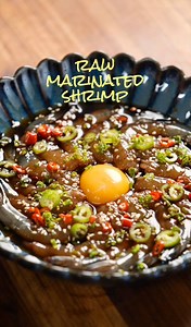 33K views · 174 reactions | Would you eat raw shrimp? 戀 Everyone has tried eating raw marinated crabs, but this might just be one of our newest favorites! 襤 Raw marinated shrimps are juicy, addicting, and overall have an interesting mix of flavors! Serve this with a piping hot bowl of white rice and you’re in heaven!  Thank us later.  | FEATR | Facebook