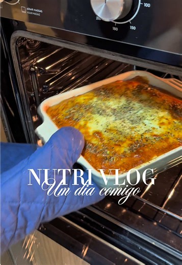 Vlog de sexta-feira por aqui, trabalhando em home office, mas também teve treino, mostrei a minha alimentação saudável, como transformei uma comida sem graça num jantar delicioso… #rotinasaudavel #minivlog #umdiacomigo #disciplina #rotina