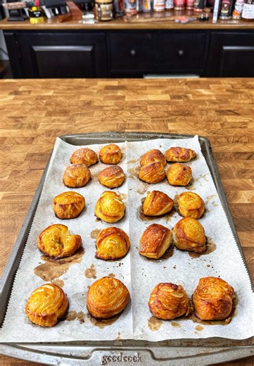These quick and easy Pretzel Bites are the perfect app! CJ is showing you how to turn biscuits into an awesome game day appetizer, mini pretzel bites! How many of these are you putting down! What you'll need: -1 can flaky biscuits. -2 cups water. -1/4 cup baking soda. -4 oz butter. -Salt -Cinnamon sugar mix. How to make'em: Roll out the biscuits into tube shape and cut into bite size pieces. Boil your water and add the baking soda. Dunk the biscuit pieces into the water for 15-20 seconds. Place 
