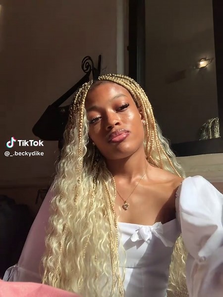 Yes, I smell as good as I look.💋🎄Wanted to show off my promise ring asw.😛) #blondebraids