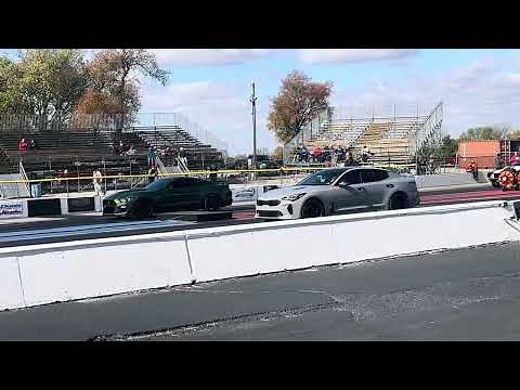 2022 Kia Stinger GT vs 2022 Mustang GT 500 quarter mile race.