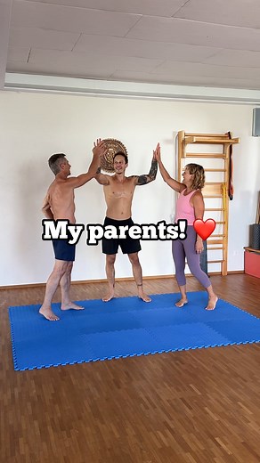 Meet my parents one of my biggest inspiration ❤️ They remind us every day that it’s never too late to start your fitness journey. Back in 2016, they began training with me… and look at them now 🔥 Stronger, healthier and happier than ever. Their story proves that staying active can truly change your life 🍀 💡 And I have exciting news: we’re launching a new beginner friendly program in the LeoMoves app 🎉 You’ll be able to train with us step by step, stay motivated, and learn more about my paren
