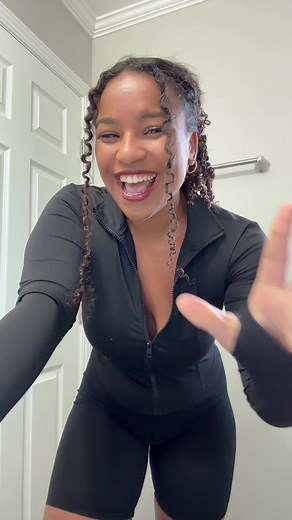 These three things helped me fall in love with moving my body all over again!! They are simple but lifechangjng!! #howtoenjoythegym #greenscreenvideo #makethegymfun #selflove #selfcare #moveyourbody | Madeline May