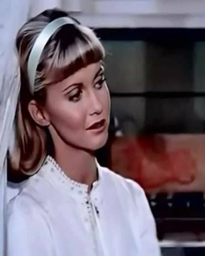🇺🇸«Hopelessly Devoted to You» es un sencillo escrito por John Farrar. Fue originalmente interpretado por Olivia Newton-John en la película Grease. La canción fue nominada a un Óscar por Mejor Canción Original, perdiendo por «Last Dance» de Thank God It's Friday en la premiación de 1978. Newton-John interpretó la canción en los Premios Óscar de 1978. Alcanzó la posición 3 en el Billboard Hot 100 y el número 7 en la tabla Easy Listening. ​ En la tabla del país, "Hopelessly Devoted to You" alcanz