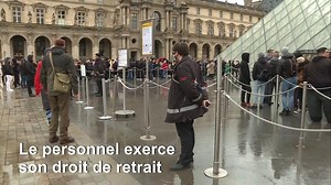 7.7K views · 86 reactions | Des touristes attendent devant le musée du Louvre mais ses portes sont fermées pour le deuxième jour consécutif. Le personnel exerce son droit de retrait, car il s'estime menacé par le nouveau coronavirus. Les touristes interrogés sont partagés #AFP | Agence France-Presse | Facebook