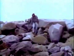 Baywatch S02E03 Lifeguard Megan is ATTACKED, jumps in water, then saved by Mitch ASSAULT)