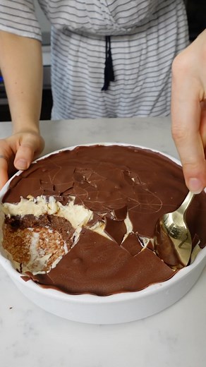 Montana Hughes on Instagram: "Banana Brownie + 2 ingredient Ice Cream + Choccy crackle top 﫡 Here’s how to make it: https://monmackfood.com/banana-brownie-with-condensed-milk-ice-cream-chocolate-crack-top/ Clickable link is in my bio xo #bananabrownie #icecreamcake #freezerdessert #magiccracktop #montanastable #easybakes #dessertreels #chocolatecracktop #nobakecake"