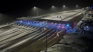 (A31 Péage de Gye 21h00) Chutes de neige sur l'A4 entre Reims et Saint-Avold, déneigement en cours Chutes de neige sur l'A5 entre Sens et Langres, déneigement en cours Chutes de neige sur l'A6 entre Pouilly-en-Auxois et Beaune, déneigement en cours. Salage entre Villefranche et Limonest. Chutes de neige sur l'A31 entière, du Luxembourg à Beaune. Déneigement en cours. La circulation reste très difficile sur la N4 et N44 dans le secteur de Vitry-le-François. De nouvelles chutes de neige arrivent p