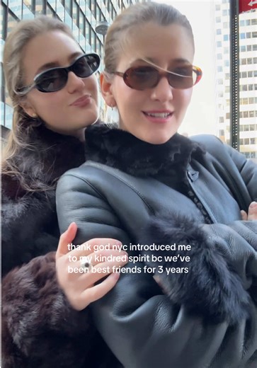 Amelia Scott (@ameliaglscott)’s video of friends experience nyc