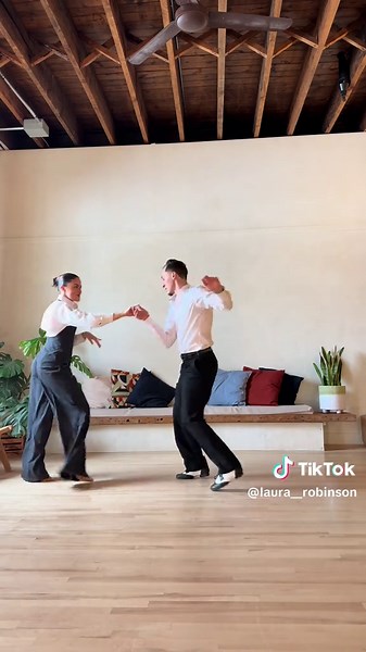 Bad Bunny Salsa Dancing: A Fun Couple Dance Routine