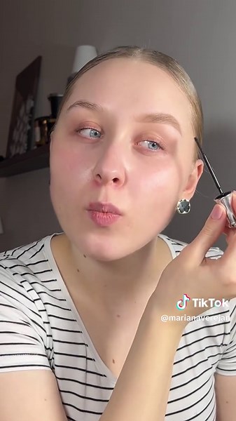 Conturare Perfectă a Sprâncenelor cu Catrice și Benefit