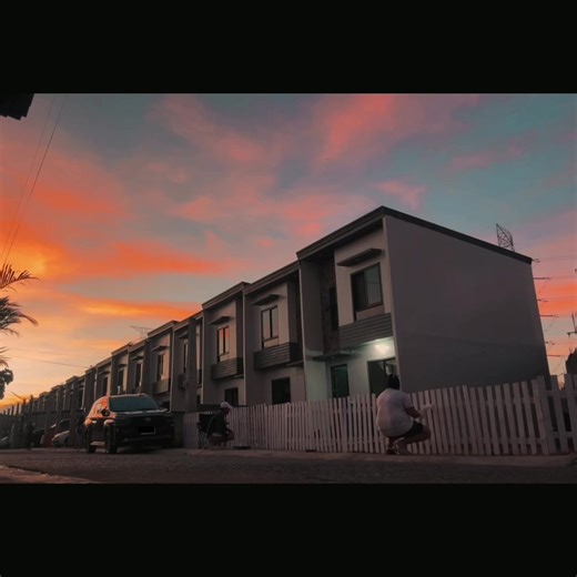 This is our “second” house because we fail on the first one. Kung alam lang sana namin ang “LD” noon, hindi sana nasayang ang 250,000 pesos namin. Have you heard about “LOAN DIFFERENCE”? LD, they call it. Ito yung biglaan stress nyo kapag nag-iinvest na kayo sa real estate. Ito yung amount na hindi kayang bayaran ng bank o ng Pag-ibig sa kanilang pa-loan because of assessment nila ng value ng property. Example ang need mo iloan ay 3.5M Pero ang kaya lang ipahiram sayo ng bank o Pag-ibig ay 3M da