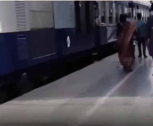 13K views · 361 reactions | ଯିଏ ଅନ୍ୟର ଦୁଃଖ ଅନୁଭବ କରିପାରେ ବାସ୍ତବରେ ସେ ହିଁ ଭଗବାନଙ୍କ ନିକଟତର ଅଟେ | Asok Rout | Facebook