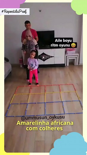 Brincar de Amarelinha africana com colheres! Adorei a variação usando a música da “Borboletinha” e o uso da 🥄 🤩 Repost: @ummusun_oykusu 👏🏻👏🏻✨ . . . . | Professora Alba Marília