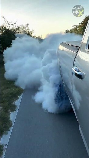 Black Smoke vs White Smoke — What’s Your Car Trying to Tell You 🤔💥🚘