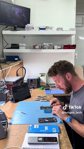 “Full iPhone screen replacement in under 9 minutes! ⏱️ Watch the repair from start to finish. #iPhoneRepair #Under9Minutes #TechTok #NxtGenRepairs #ScreenReplacement #SatisfyingFix #leighonsea #los #essex #southend #southendonsea #iphone #appleiphone