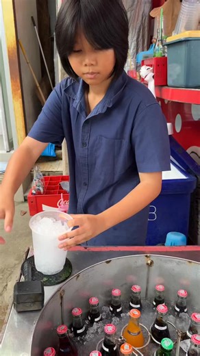 Amazing Coke Slushy Machine – Thai Street Food | A 1 Minute Guide to Thailand