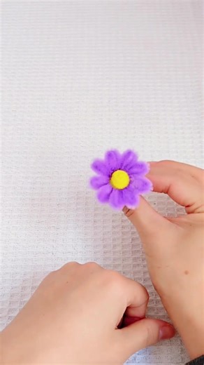 Handmade DIY Pipe Cleaner Daisy Flowers Tutorial