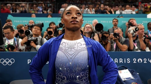 What happened to Simone Biles on the balance beam at the 2024 Olympics?