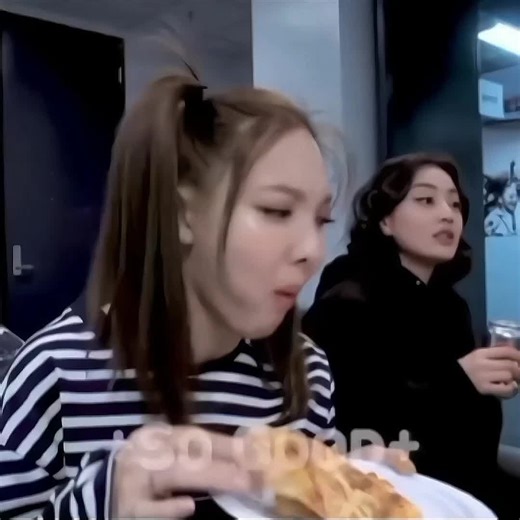 just nayeon speaking english😍😍#nayeon#nayeontwice#twice#foryou#fyp#foryoupage#viral