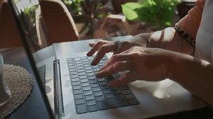 clip-3584192639-old-woman-skin-depigmentation-works-on-laptop