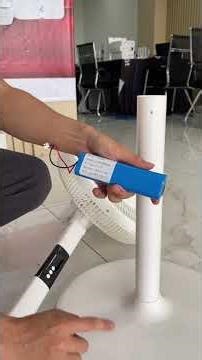 Hướng dẫn tháo quạt đứng xem pin lưu trữ quạt năng lượng mặt trời