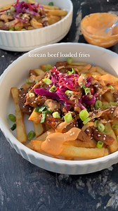 Korean Beef Loaded Fries 😮‍💨 These were absolutely banging and such an easy recipe to throw together! 😍 Thin slices of steak are marinated in a Korean-style sauce, placed on top of crispy fries with a gochujang mayo. Less than 500 calories per portion! ✅ ‼️ MY RECIPE APP is now LIVE - join my recipe club for £4.99 a month (cancel anytime), for exclusive recipes, customisable meal plans, shopping lists, and more through my bio 💕 Ingredients (serves 2): 250g frozen crispy fries 200g steak (I u