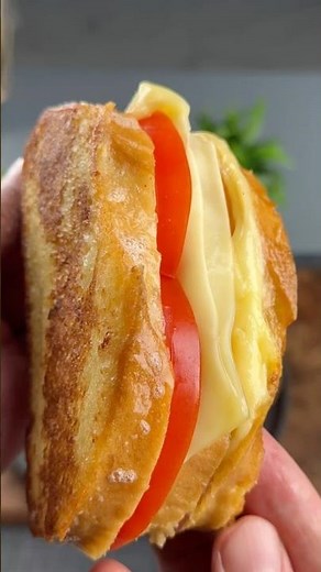 HOW TO MAKE THE BEST CHEESE SANDWICH EVER!