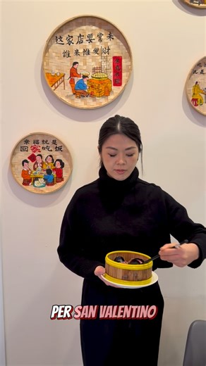 FreeEat. Liberi di Mangiare. on Instagram: "🥟SAN VALENTINO LIMITED EDITION🥟 @dim.ramen ha realizzato per questa occasione speciale: 🩷🖤ravioli cinesi senza glutine e senza lattosio bicolore (metà rosa e metà Neri) ❤️ Dim Sum senza glutine color rosso amore, ripieni di Vitello Solo FINO A ESAURIMENTO SCORTE e disponibili per chi ordina entro martedì 10/02‼️ Stupisci la tua dolce metà con una cena diversa dal solito e ordina su www.freeeat.it la tua box di cibo cinese senza glutine🎁 Spesa senz