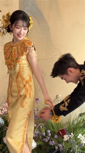 Cute Bride in Gold Wedding Dress 😍 | Romantic & Funny Couple Moment 💛 #subscribe #chinesewedding