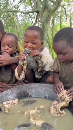 The daily life and diet of the Hazarbi tribe #africa