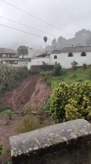 Las fuertes lluvias propiciaN que caiga parte del Restaurante El Secuestro, en Teror, Gran Canaria