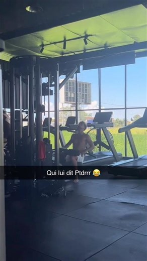 She used to make fun of me until she saw what it was all about... #streetworkout #calisthenics