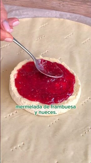 Camembert en hojaldre con mermelada de frambuesa | Receta fácil de Nestlé Cocina con Buitoni