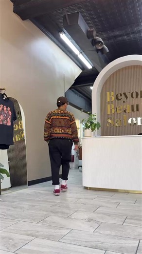 You deserve salon & spa software that works for you, not against you. GlossGenius saves your clients the headache of navigating clunky software, and saves you from having to coordinate back and forth to schedule. We call that a win-win 🤝 | GlossGenius