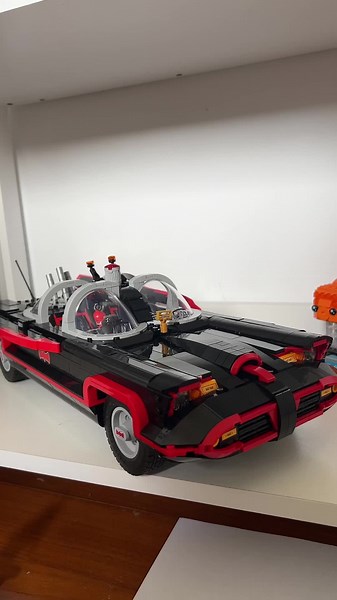 Construye el Batmóvil de 1966 con Lego