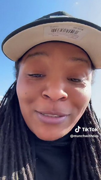 Its almost 80° today in NYC 😅 This would’ve been a Burger King Frozen Cotton Candy Cloud review buttt they didnt have it so I went to a bodega and picked up this Spongebob Squarepants Popsicle!