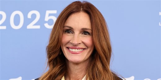 Julia Roberts Shows Off Her Glowy, Makeup-Free Skin With a Gen Z Hairstyle