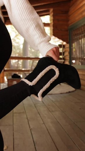 how do you après? 👢🥂 we’ll take our post-slope sips with a side of cozy boots, made to go from party heels to comfy flats faster that you ski down the green runs ⛷️ the Après Ski Collection drops 11.13 at 10am PST. | Pashion Footwear