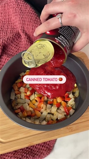 This delicious cafe-style shakshuka made in minutes at home! 🤤