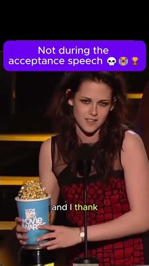 Kristen Stewart Awkwardly Drops Award During Speech😳🏆😂