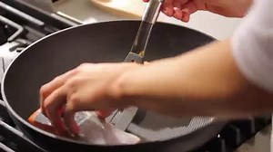 Circulon Symmetry Hard Anodized Nonstick Stir Fry / Wok Pan with Helper Handle - 14 Inch, Black