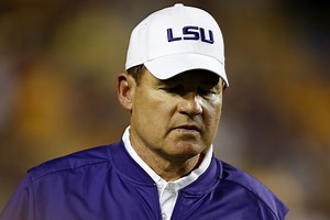 LSU students stage protest over handling of Les Miles sexual harassment scandal