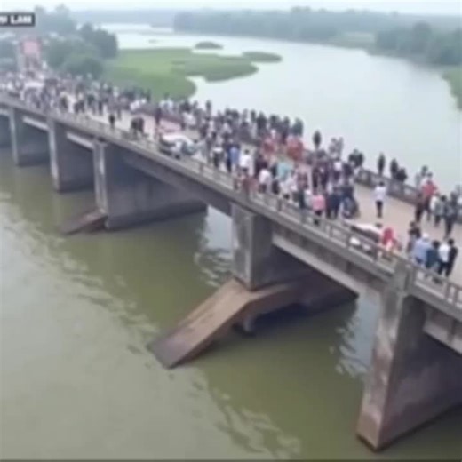 The stone observation deck collapses... - Life Information