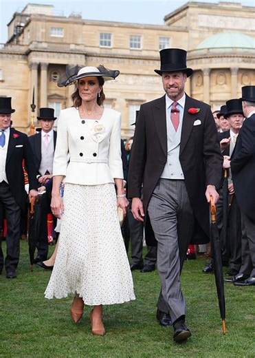 Prince William gives update on Kate Middleton's cancer recovery: 'Family couldn't cope without her'