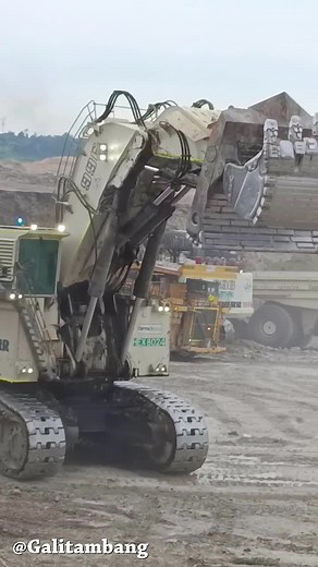 4 Giant Mining Machines In Action #mining #excavator #wheelloader#huge #earthmovers #fyp