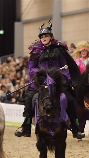 Happy Halloween 🎃 👻 Are you getting your costumes out tonight? Remember to get your ticket to Icehorse Festival 2026 for more inspiration 😉 #icehorsefestival2026 #islænder #islandpferd #icehorsefestival #icelandichorse #icelandichorses #weloveicehorse #equsanaarena #horses #horsesoficeland #isländer #herning #indoorworldranking #icelandichorsesofinstagram #horsesofinsta #shoppping #halloweeen #scaryhorse | Icehorse Festival